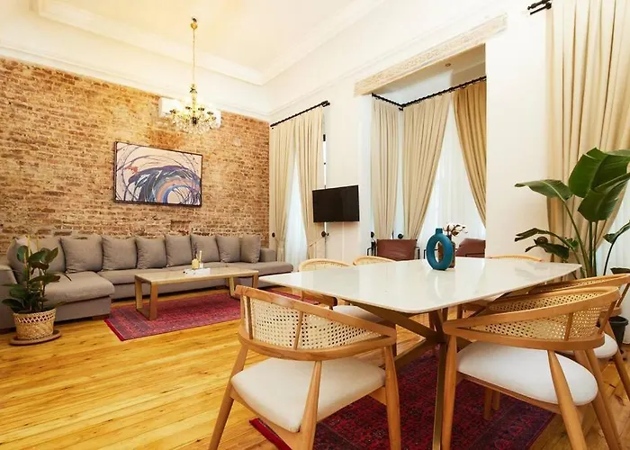 Spacious 3Br W Elevator&Ac In Taksim