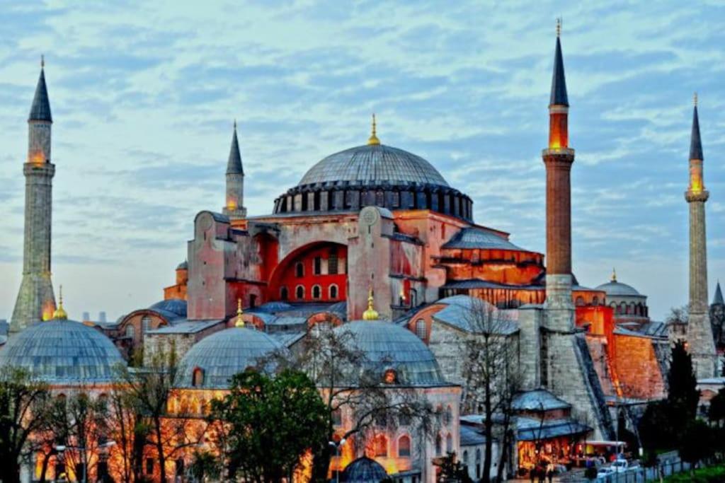 Daire Spacious 3br W Elevator&ac In Taksim