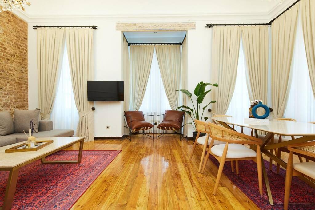 Spacious 3br W Elevator&ac In Taksim Daire *