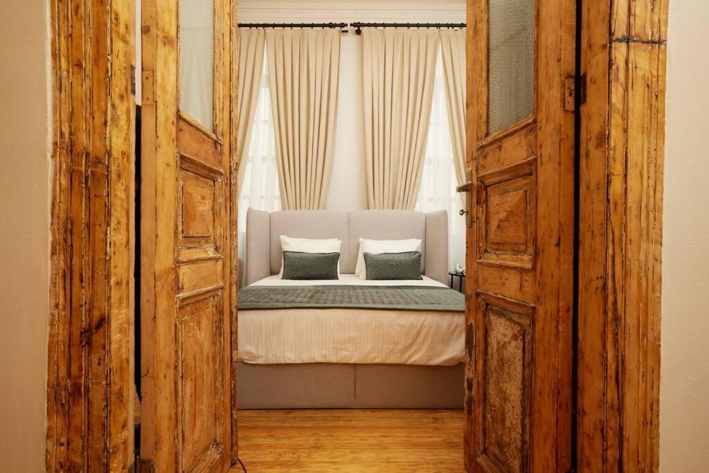Daire Spacious 3br W Elevator&ac In Taksim *