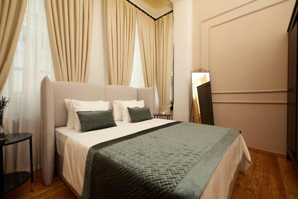 Spacious 3br W Elevator&ac In Taksim Daire İstanbul